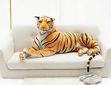 Большие плюшевые тигры